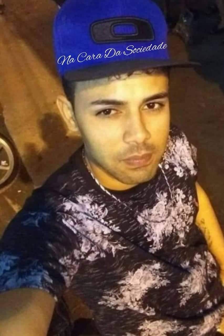 AMIGOS DE JOVEM MORTO PELA EX NAMORADA FAZEM VAQUINHA PARA ENTERRO