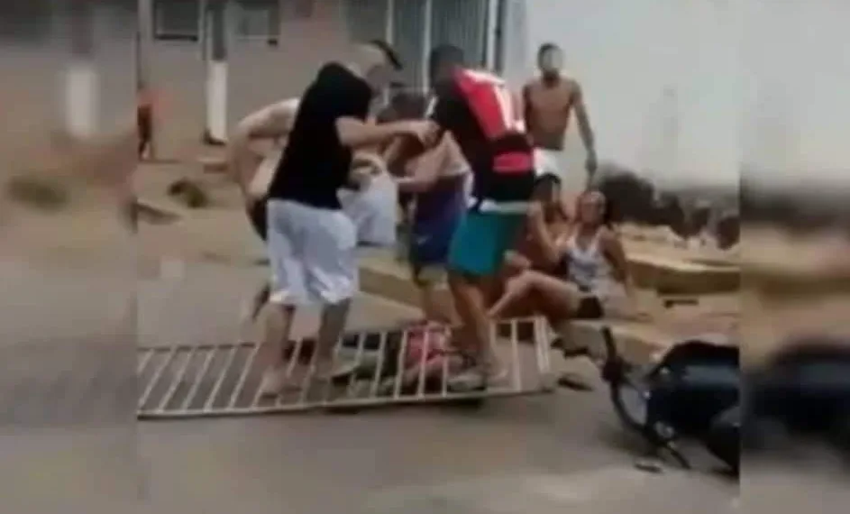 suspeito de matar ex é espancado por vizinho