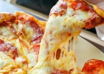Pizza no café da manhã é mais saudável do que maioria dos cereais, alega nutricionista