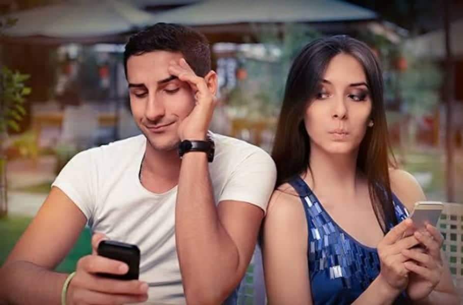 Mulher entra na Justiça para que marido mostre conversas do Whatsapp