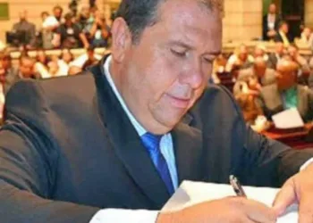Câmara aprova e Zico reapresentará o projeto contra o VAR