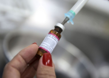 Cerca de 5% dos pais que não vacinaram filhos no RS acreditam em fake news, revela estudo da Secretaria da Saúde