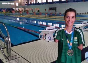 Nadadora brasileira paralímpica é a segunda melhor do mundo