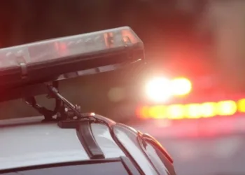 Acidente com famosa banda de forró deixa um morto; o veículo ficou totalmente destruído
