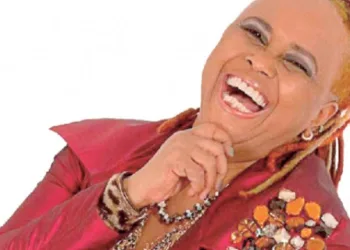 Sandra de Sá tem foto rara ao lado da esposa divulgada e surpreende a todos: ‘Ela é linda’