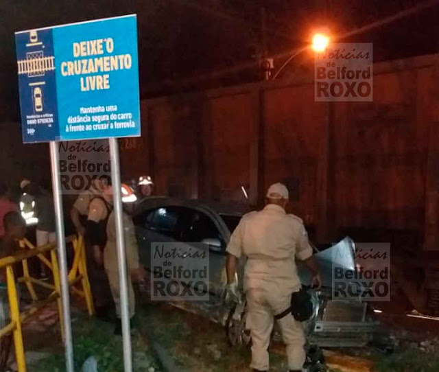 Trem colide em carro no RJ