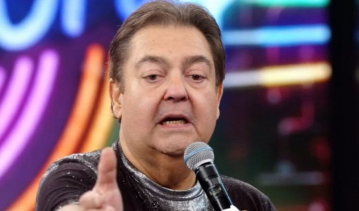 Faustão sai do ar, após pane, e Globo precisa colocar outra coisa no ar com urgência