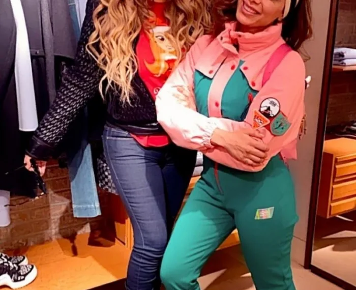 Anitta realiza sonho ao encontrar Mariah Carey: ‘Melhor presente de Natal da minha vida’
