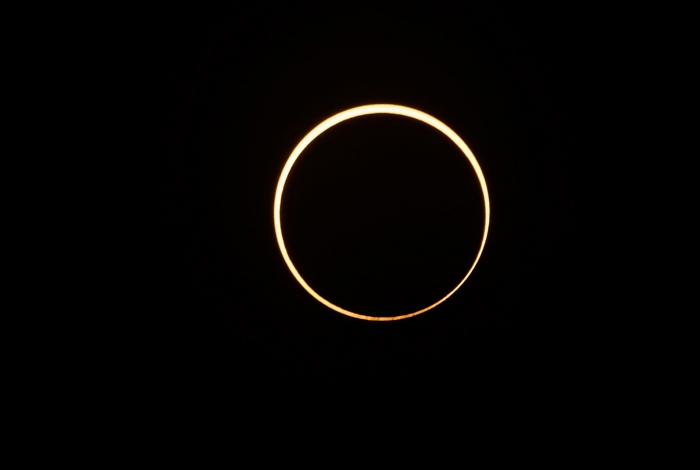 Eclipse solar com ‘anel de fogo’ é observado na Ásia