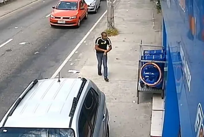 Vídeo: homem é baleado durante assalto na Avenida Santa Cruz