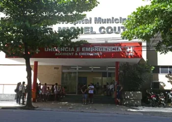 PM é atacado a tiros ao apoiar Corpo de Bombeiros em combate a incêndio na Rocinha