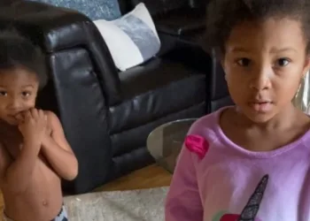 Crianças gastam mais de R$ 2 mil em brinquedos usando assistente de voz