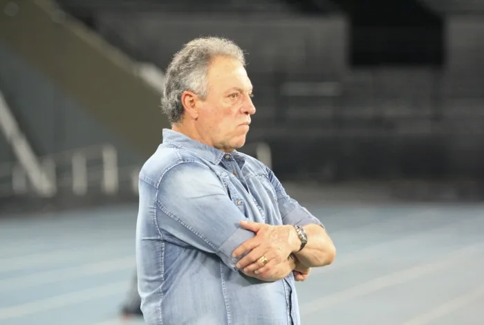 Abel Braga deve entrar na Justiça pedindo premiação por Libertadores e Brasileiro do Flamengo
