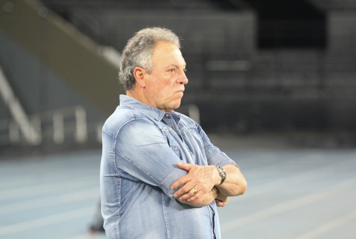 Abel Braga deve entrar na Justiça pedindo premiação por Libertadores e Brasileiro do Flamengo