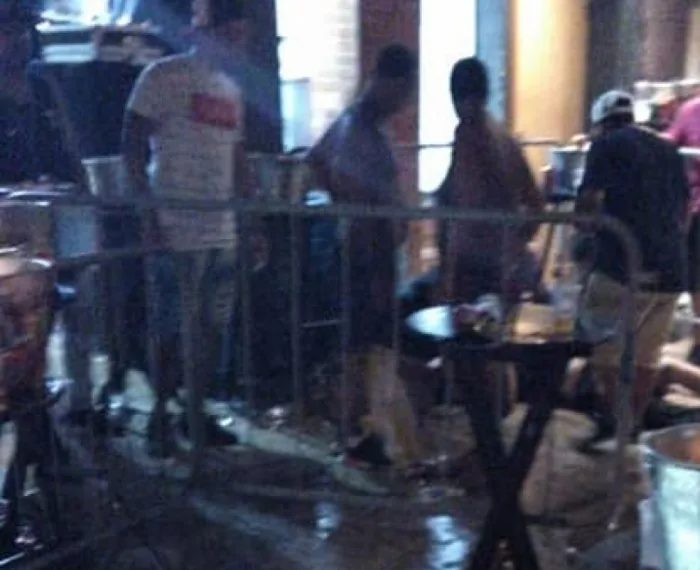 Uma pessoa morre e outra fica ferida em tiroteio dentro de bar