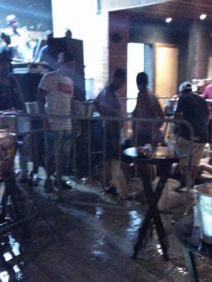 Uma pessoa morre e outra fica ferida em tiroteio dentro de bar