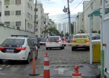 Polícia prende três pessoas em operação contra cambistas