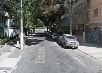 Homem é morto a tiros em bar no RJ