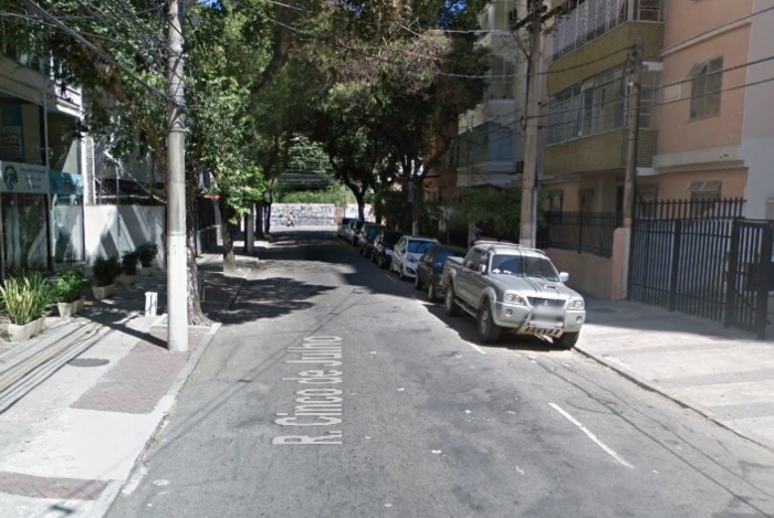 Homem é morto a tiros em bar no RJ