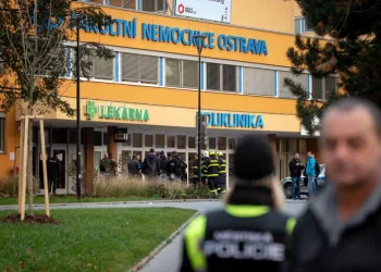 Homem invade hospital e mata seis pessoas