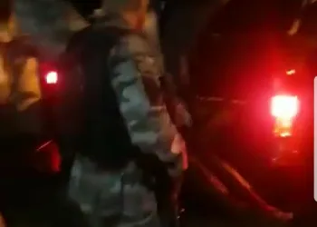 BANDIDO É MORTO NO RJ E POPULAÇÃO APLAUDE ( VIDEO)