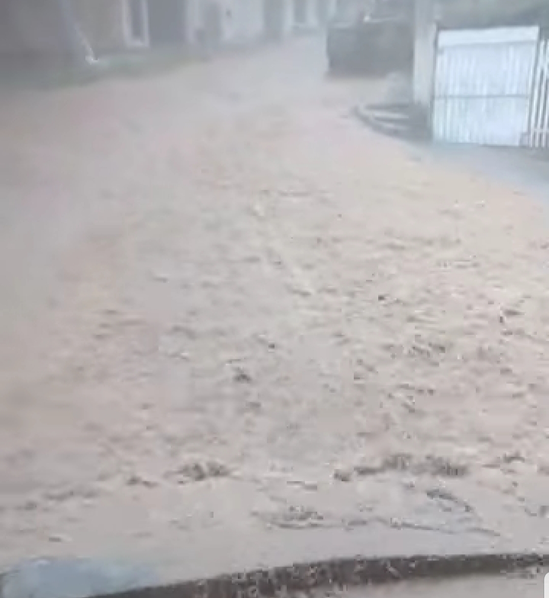 URGENTE!! CHUVA CASTIGA NOVA FRIBURGO!! HÁ DESABRIGADOS