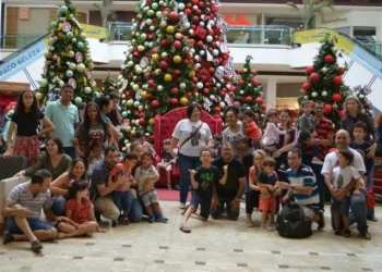 Shopping abre cedo para crianças autistas curtirem Papai Noel no silêncio
