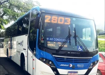 VAGABUNDOS ASSALTAM FRESCÃO EM GUARATIBA E MOTORISTA PASSA MAL