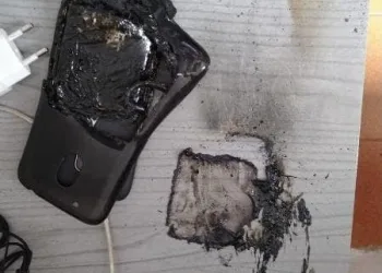 CELULAR EXPLODE E QUEIMA MULHER ENQUANTO ELA DORMIA( FOTOS)