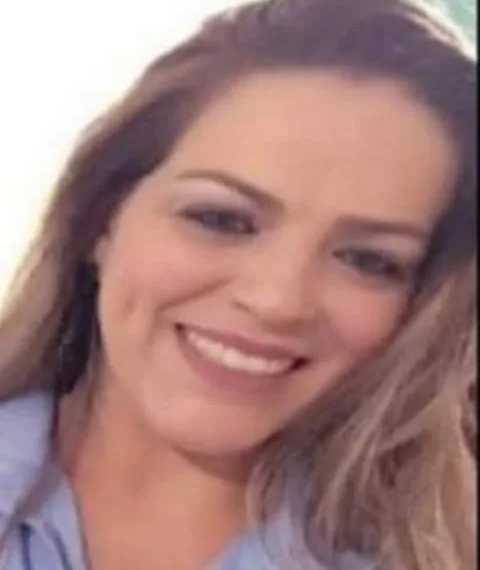 HOMEM MATA A EX-MULHER A FACADAS E SE MATA  DENTRO SE SUPERMERCADO NO RJ