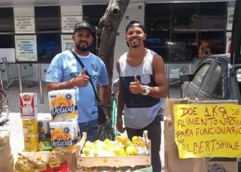 CAMELÔS  ARRECADAM ALIMENTOS PARA AJUDAR FUNCIONÁRIOS DO HOSPITAL ALBERT SCHWEITZER