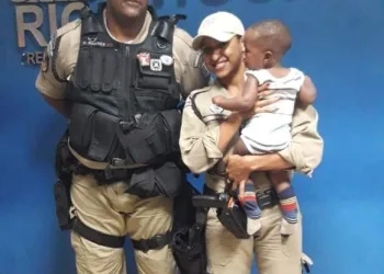 GUARDAS MUNICIPAIS SALVAM BEBÊ NA ZONA OESTE!!