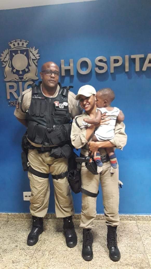 GUARDAS MUNICIPAIS SALVAM BEBÊ NA ZONA OESTE!!