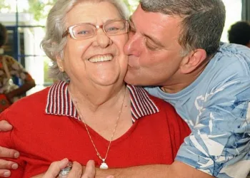 Após perder o filho, mãe de Jorge Fernando é internada às pressas; o Brasil entra em oração