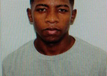 Jovem é morto a tiros na saída de boate no RJ
