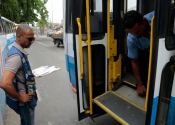 Empresas de ônibus são multadas por falta de acessibilidade para pessoas com deficiência em Campo Grande