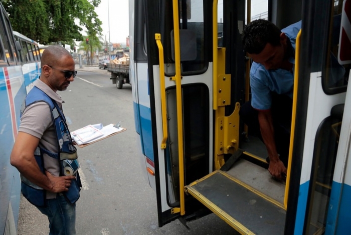 Empresas de ônibus são multadas por falta de acessibilidade para pessoas com deficiência em Campo Grande