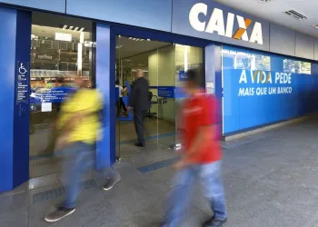 Bancos abrem em horário especial amanhã