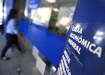 Caixa começa a pagar PIS de trabalhadores nascidos em dezembro