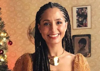 Camila Pitanga comemora véspera de Natal com ex-marido e namorada