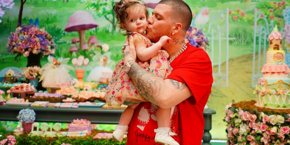Ferrugem comemora o primeiro aniversário da filha caçula com festona e chama atenção na internet