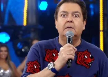Faustão solta os bichos com falha da produção na final do Dança dos Famosos
