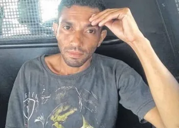Menino de 11 anos pede socorro à PM após pai esfaquear a mãe: ‘Não é trote’