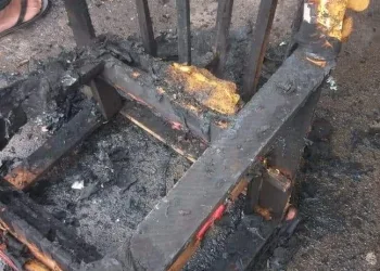 ( IMAGEM FORTE)Granada explode e mata homem na Nova Brasília, no Complexo do Alemão
