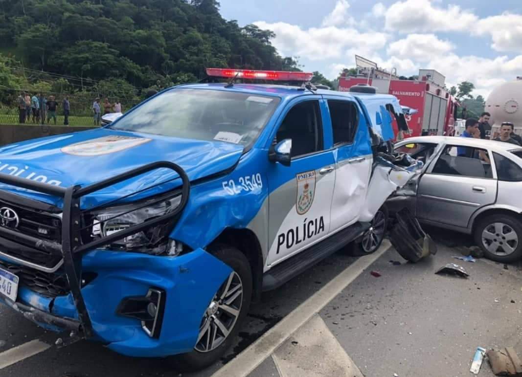 POLICIAL MILITAR MORRE E TRÊS FICARAM FERIDOS EM ACIDENTE NO RJ