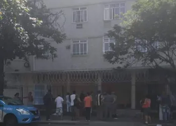 [URGENTE] Criança é jogada da janela pelo padrasto no RJ