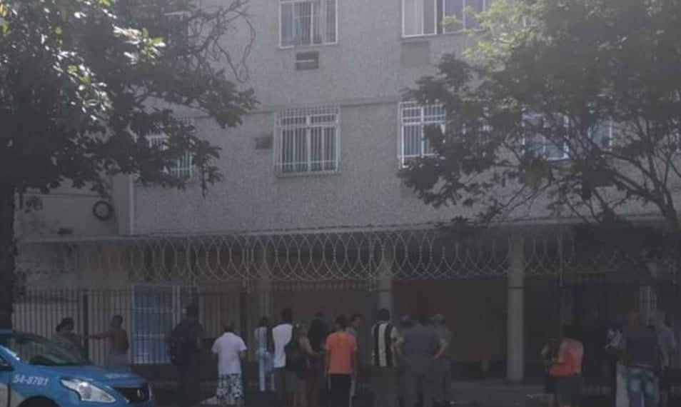 [URGENTE] Criança é jogada da janela pelo padrasto no RJ