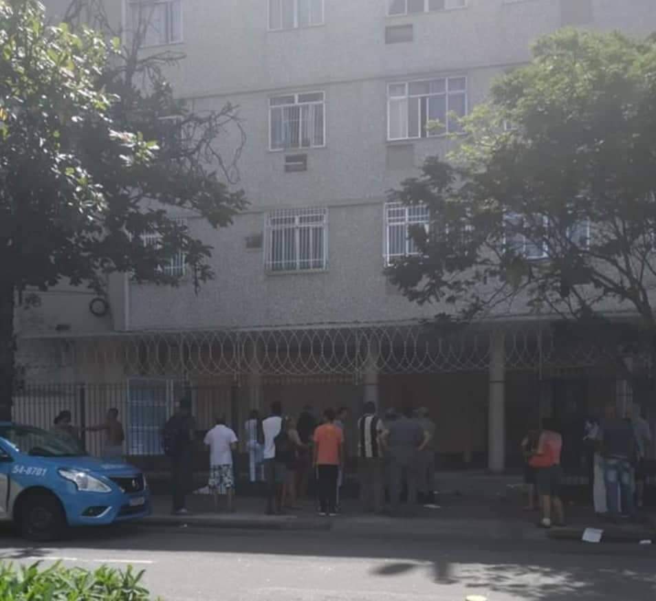 [URGENTE] Criança é jogada da janela pelo padrasto no RJ