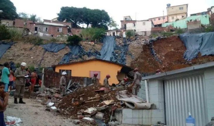 Tragédia no Natal: terra desmorona e deixam vários mortos; corpo de bebê é achado