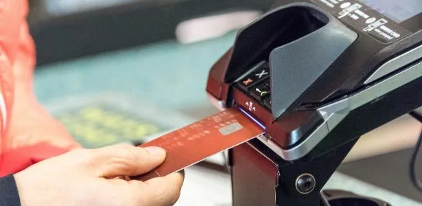 Projeto sobre repasse de venda em cartão para lojista avança na Câmara